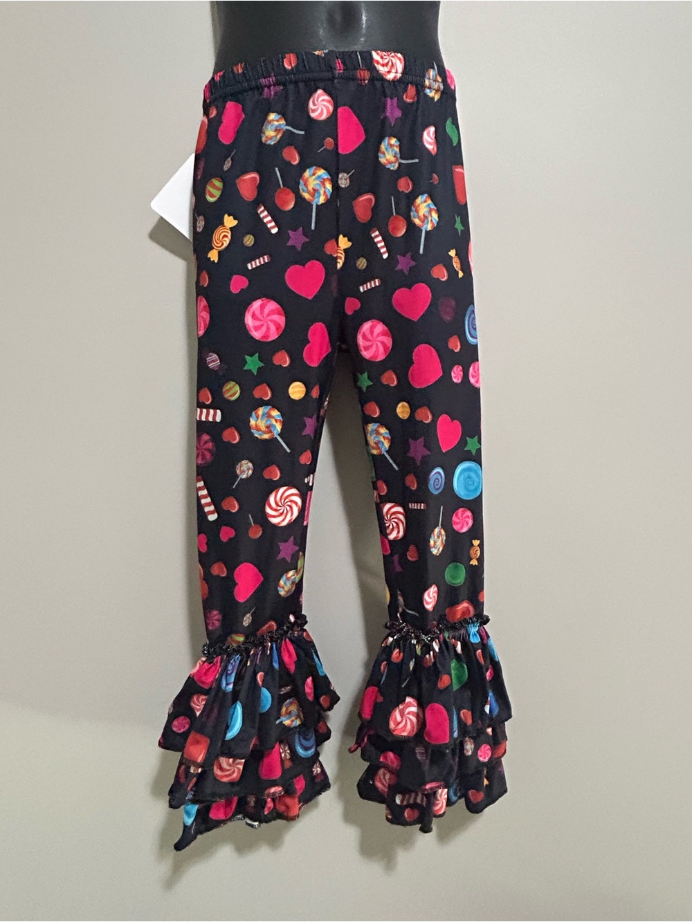 NWOT Candy Print Ruffle Hem Leggings & Scrunchie Set Girls
